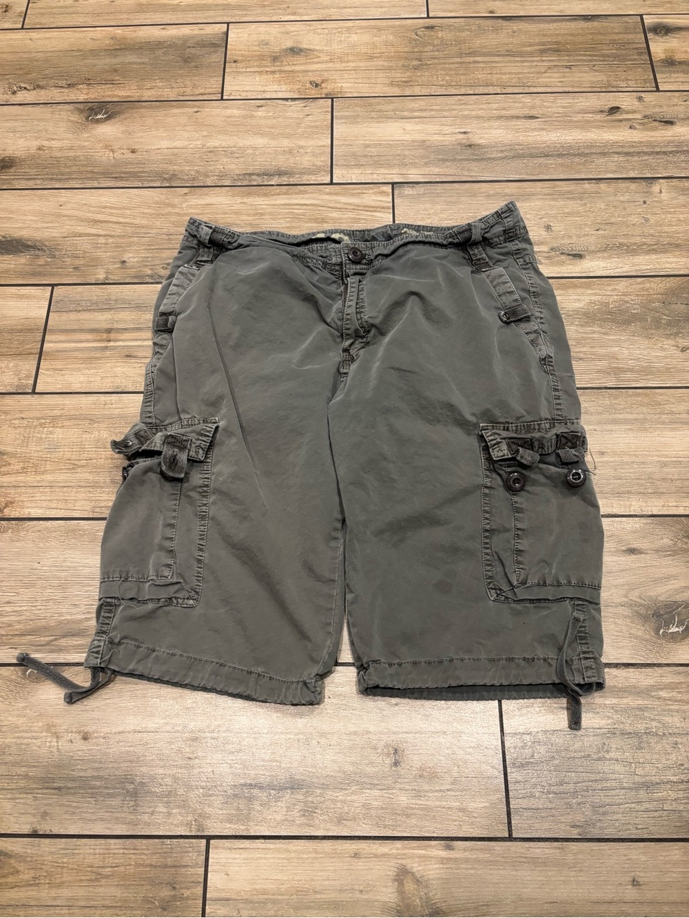 Vintage 90s Baggy Army Green Cargo Shorts FUSAI 1997 Size 35W 13 Inch Inseam